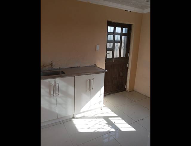 2 BEDROOM HOUSE FOR SALE IN UMLAZI A